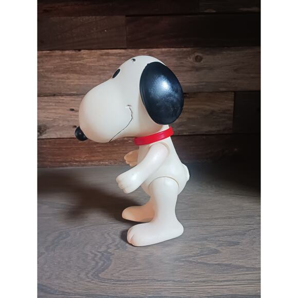 Vintage 1966 Peanuts Snoopy Poseable Vinyl Toy Figure - Picture 2 of 8